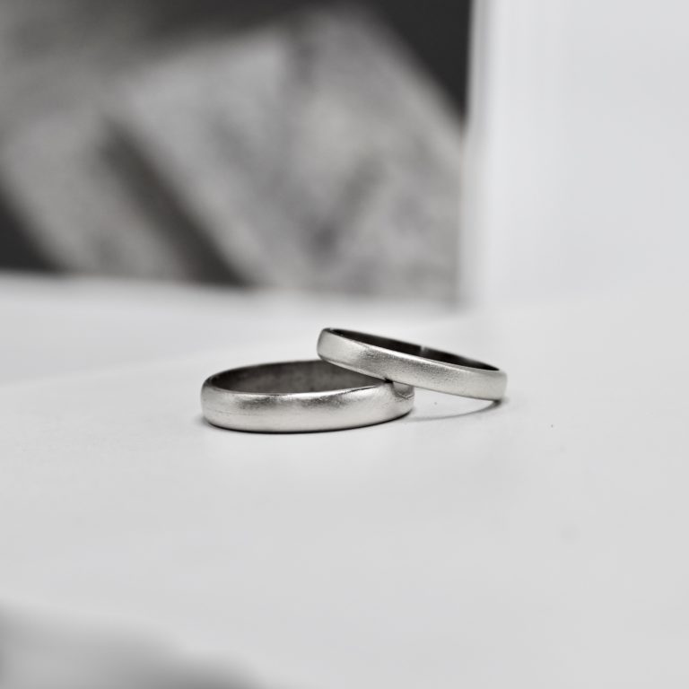 Minimal Classic wedding bands